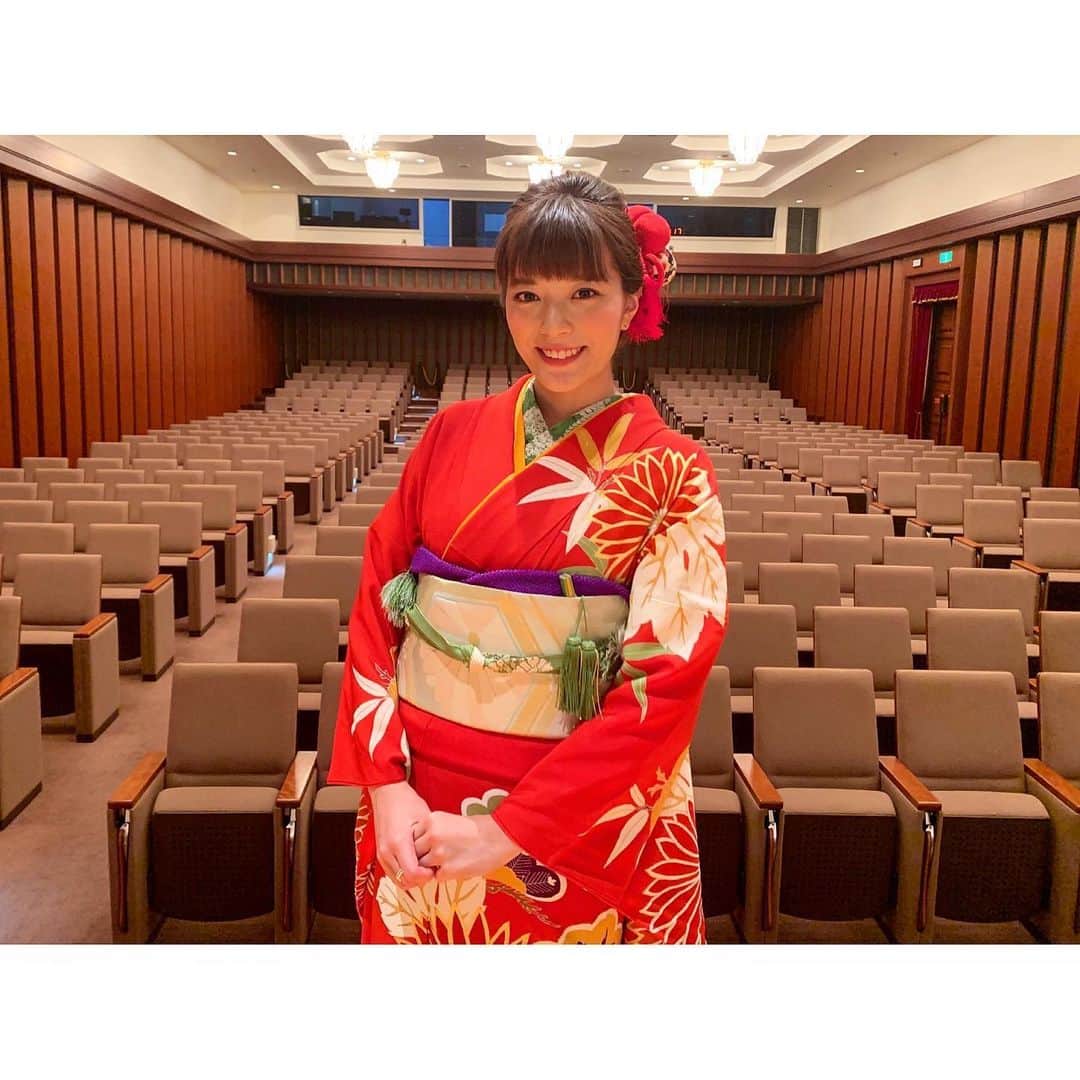 三谷紬さんのインスタグラム写真 - (三谷紬Instagram)「* 東京国立博物館で 4月14日火曜日から始まる 特別展「きもの　KIMONO」の報道発表会の司会を 担当させていただきました。 成人式の時に買ってもらった振袖を久しぶりに着ました👘💓 相変わらず着付けは出来ないので…🤦🏼‍♀️ 着付師さんが着せてくださいました🥺 帯も凄く凝った結び方で可愛かったです😆 2枚目は東京国立博物館の工芸室長の小山弓弦葉さんと📸 時代ごとに分けた昔から伝わる着物を見ることのできるこの展覧会。 今からとっても楽しみです🧸 * #着物#きもの#kimono#東京国立博物館#振袖#成人式#以来#展覧会#特別展#展示#歴史#history#着付け#着付師#日本文化#文化#japan#司会#報道#発表会#女子アナ#アナウンサー#テレビ朝日#三谷紬」10月19日 17時22分 - mitani_tsumugi