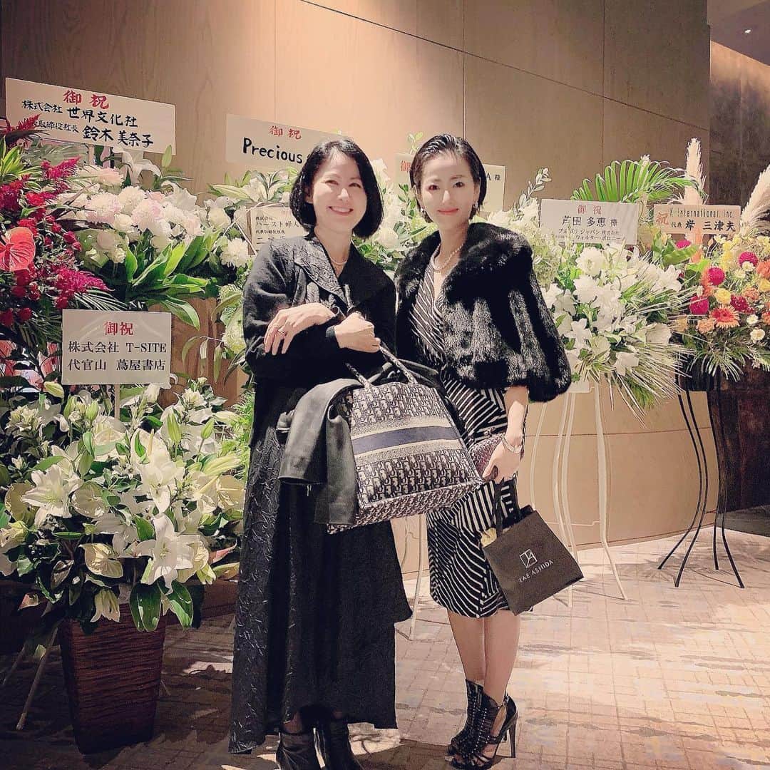 のインスタグラム：「@tae_ashida_official 2020ss collectionにて、私の憧れミューズの敬愛なるPrecious・高橋木綿子編集長とパチリ📸  #taeashida #fashion#fashionista #rakutenfashionweektokyo  #preciousjp #precious_magazine  @rakutenfwt #taeashida2020ss  #instafashion#wonderfulshow」