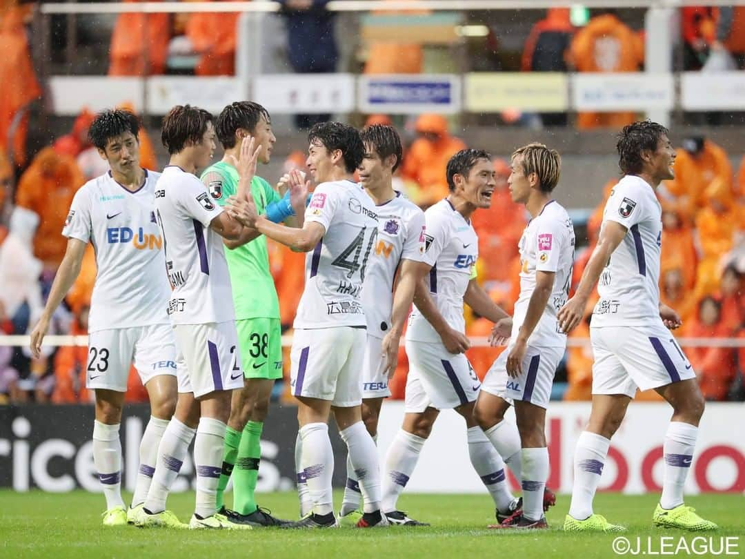 サンフレッチェ広島さんのインスタグラム写真 - (サンフレッチェ広島Instagram)「. ⚽明治安田生命J1リーグ第29節　試合結果⚽ 清水エスパルス　1-2　サンフレッチェ広島 前半：1-0 後半：0-2 【得点者（広島のみ）】川辺駿選手、ドウグラス・ヴィエイラ選手  雨の降る中でのアウェイゲームとなりましたが、 たくさんの熱いご声援、ありがとうございました✨  #川辺駿 選手 #ドウグラスヴィエイラ 選手 #sanfrecce #ICHIGAN」10月19日 17時32分 - sanfrecce.official