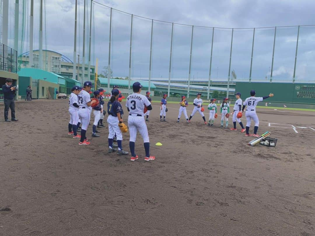 竹村美緒さんのインスタグラム写真 - (竹村美緒Instagram)「. 侍ジャパン 女子代表🇯🇵⚾️ . . 来月、中国で開催される「第2回BFA 女子野球アジアカップ」に向けて女子代表チームが合宿に来ています☺️✨ . . それに伴い行われた「みらいの侍」プロジェクトでMCをさせていただきました🌼 . . . 長野恵利子監督と☺️💕 . . . . . . . #拡がれ女子野球 #侍ジャパン##侍ジャパン女子代表 #マドンナジャパン #みらいの侍」10月19日 17時40分 - takemuramio