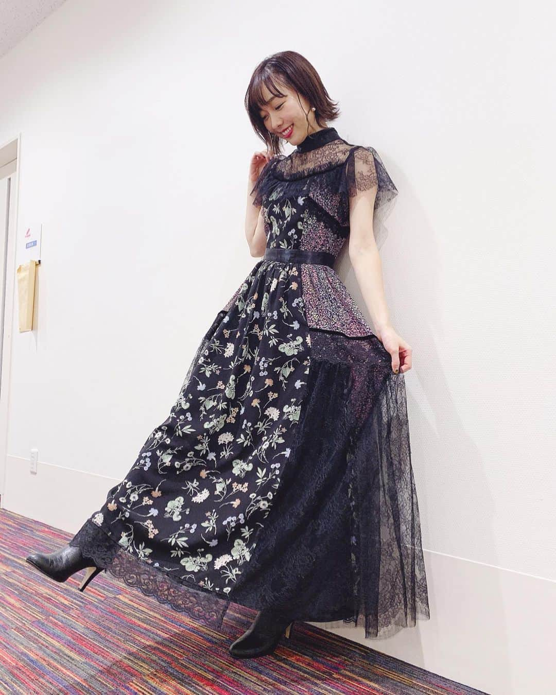 須田亜香里さんのインスタグラム写真 - (須田亜香里Instagram)「10月19日(土)テレビ朝日 【特捜X実録映像コップ】18:56〜 本当にすんごいからみて😳 推理しながら進むコーナーでは家族とやいやい言いながら観たいなぁと思ったよ。 でも独り言をブツブツ言いながら観たいなぁとも思う(笑)  #特捜x実録映像コップ  #衣装可愛すぎた  #頑張っておすましポーズ #笑 . . 今日は雑誌【ノンノ】も発売です！ 早く観たい〜！ あとで本屋さん行こう。  #人類モテメイク #nonno @nonno_magazine . . 今日の #可愛くなる方法 逆に何が知りたい？ 痛いけどコツコツやればちゃんと足が細くなるマッサージか 即席で顔のむくみをあと少しだけ取る方法か 私がよく家とか楽屋でやってる筋トレか 最近買ったコスメとか 色々あるよ」10月19日 17時33分 - akarisuda