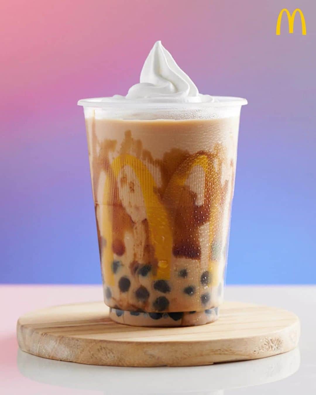 McDonald's Philippinesのインスタグラム：「Weekend na! You deserve a treat. Get the Milk Tea McFloat with Brown Sugar Pearls for only Php 75. Sino dito pupunta ng McDo later? Let us know below.  #TaraMilkTeaMcFloat」