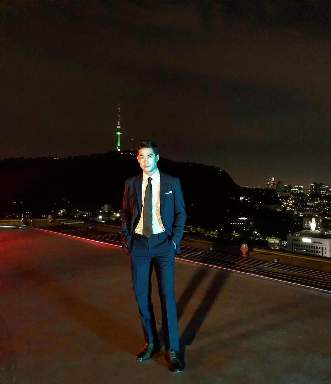 ペ・ジョンナムさんのインスタグラム写真 - (ペ・ジョンナムInstagram)「32층 옥상에서 😄🎬📹🎥🌃🏙 브랜드가 천지빼까리인 @lfmall_official 🎉🎊💕」10月19日 17時44分 - jungnam_bae