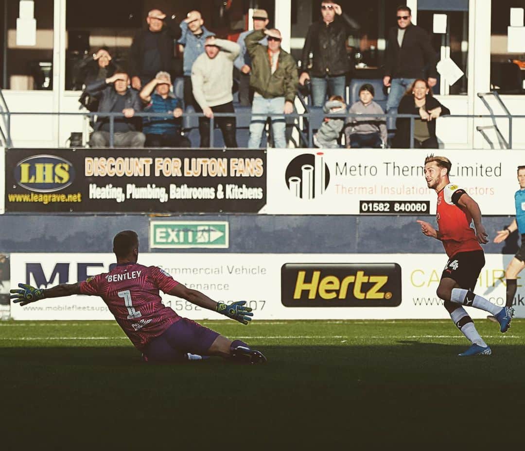 ハリー・コーニックのインスタグラム：「3 points and a goal 🤪」