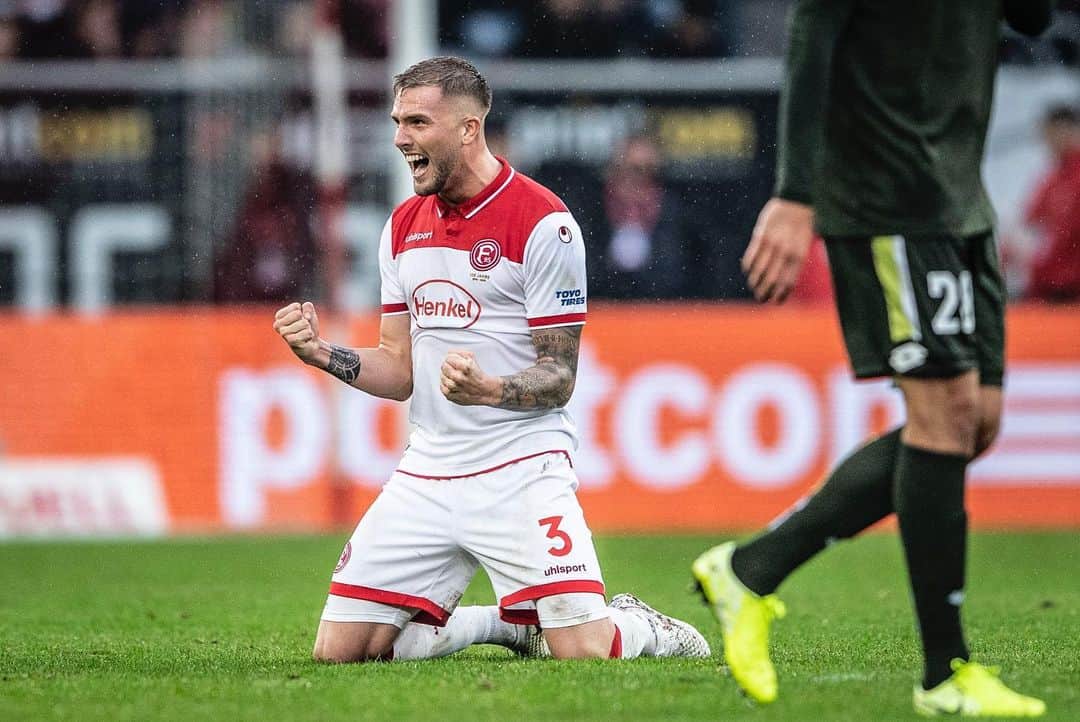 アンドレ・ホフマンのインスタグラム：「..good fight boys⚪️💪🏼🔴 #win #team #f95」