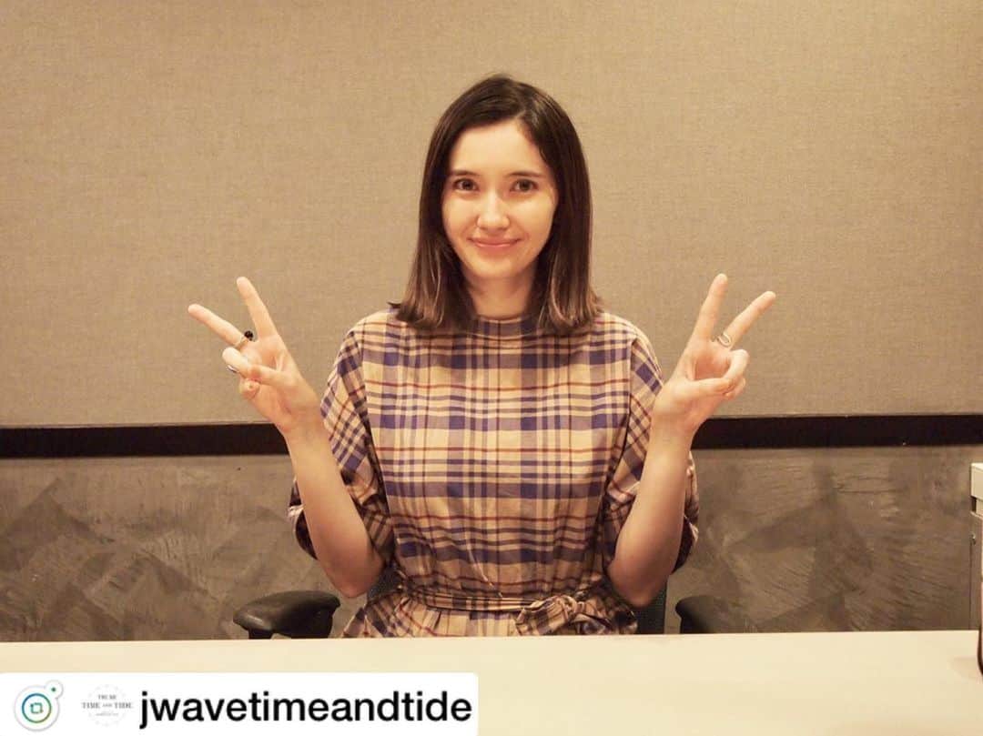 のインスタグラム：「さまざまなカルチャーに造詣が深いモデル、 市川紗椰のトークコラム的コーナー「イチカワカオスモス」では、 リスナーの皆さんから届いたメールをご紹介🚃🚋💭 お楽しみに‼️ http://www.j-wave.co.jp/original/timeandtide/ #jwave #TAT813 #市川紗椰 #trume #EPSON #土曜日夜9時スタート #カクバリズム #角張渉 #音楽 #レーベル #制作 #music #ライブ #マネージメント #アーティスト #リスナー #メール #紹介 #市川への質問募集中‼️ #radikoで聞けるよ📱」