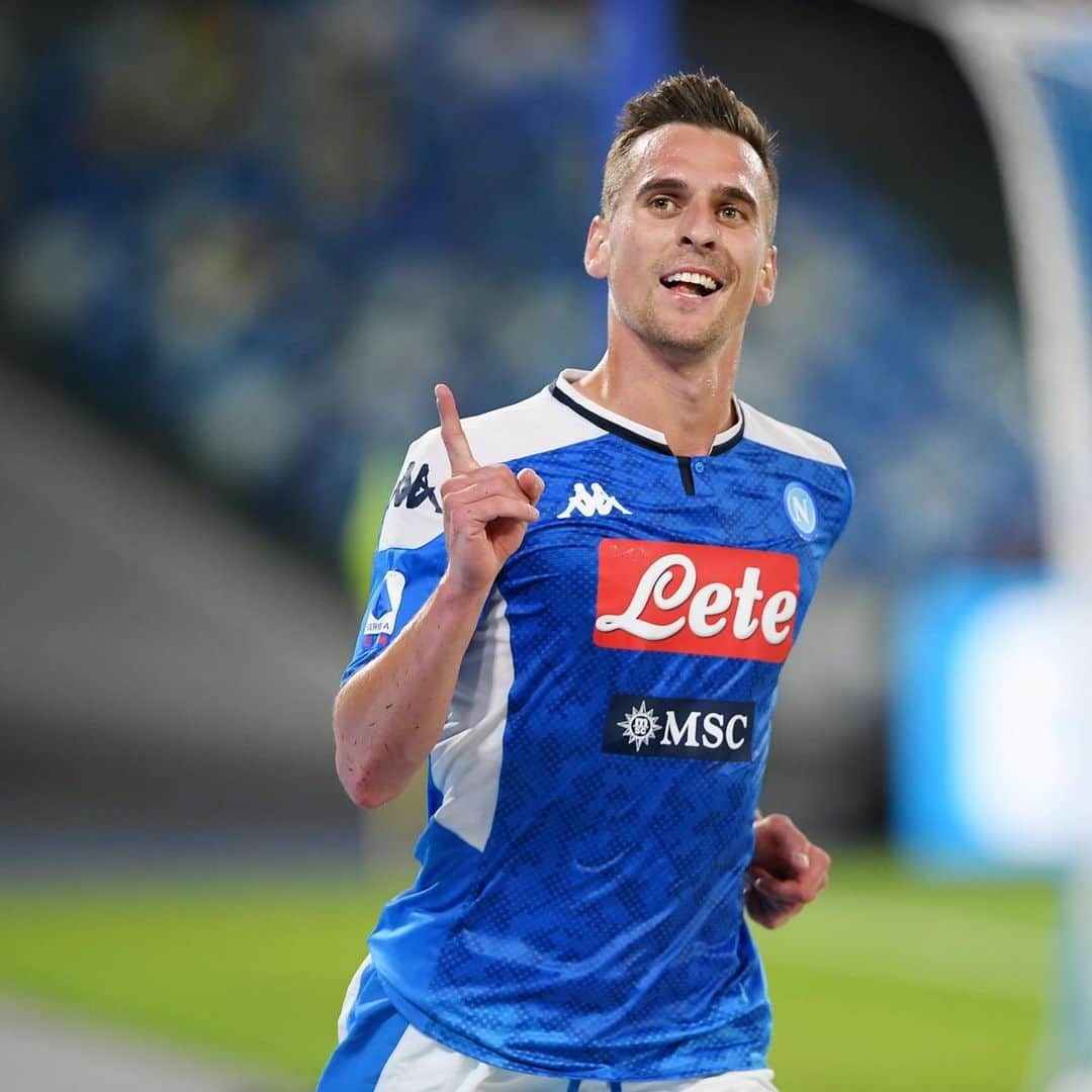 アルカディウシュ・ミリクのインスタグラム：「Che gioia, che emozione tornare a segnare in questo stadio! Grazie a tutti, ai tifosi e ai miei compagni! Che serata! Forza Napoli sempre!💙 Dwie bramki na naszym stadionie i zwycięstwo. Bardzo się cieszę.  Dziękuję wszystkim kibicom i drużynie. To był udany wieczór. Forza Napoli!💙 What a joy, what amazing feeling to get back to scoring in this stadium! Thanks to everyone, to fans and to my team! What a night! Forza Napoli!💙」
