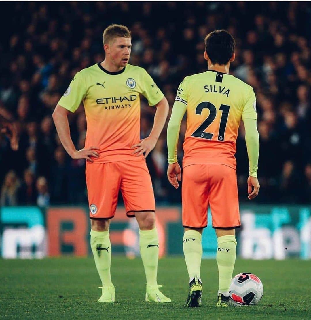 ケヴィン・デ・ブライネのインスタグラム：「Good victory on the road. Very happy to be back and help the team @david21lva」