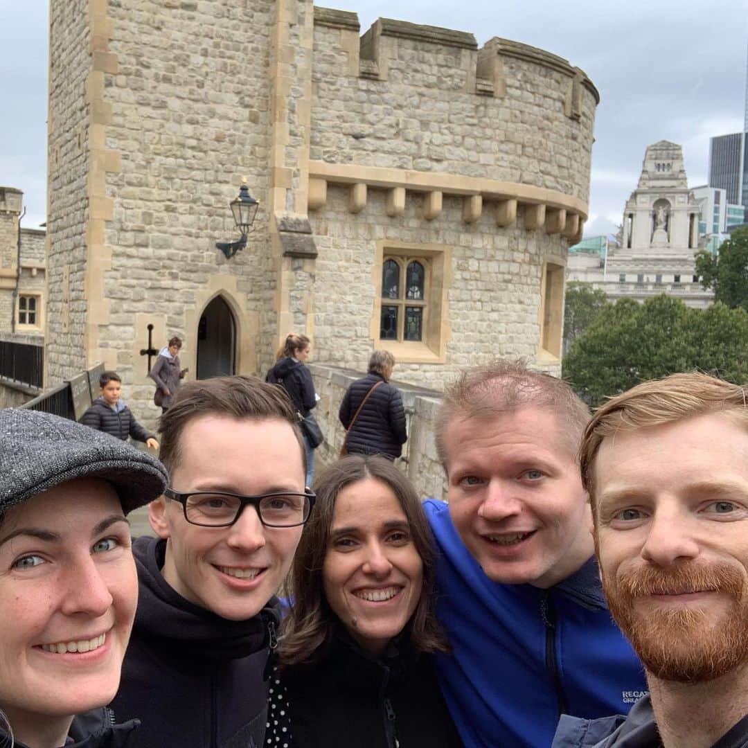 ジョーダン・モエラーのインスタグラム：「Take me back to London 🎵🎵 #london #england #toweroflondon #queenspark #bakerstreet #221b #edsheeran」