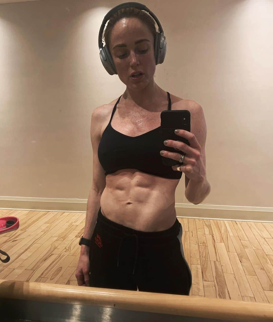 ケイティ・ロッツさんのインスタグラム写真 - (ケイティ・ロッツInstagram)「I always feel so good after working out, but it’s still so hard to get myself to do it. 2 things that help me: make a plan to do it and than just go, don’t allow the debate in your head. Start small. 20 minutes a day of getting your blood pumping. In the beginning it’s all about just showing up.  PS we all have different body types and there is not a singular ideal for all of us. Your not supposed to look like me or @kimkardashian or @therock...Your supposed to be healthy you, that’s it.」10月20日 4時32分 - caitylotz