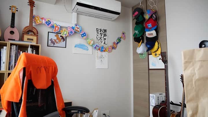 瀬戸弘司のインスタグラム：「本日、10月19日でわたくし瀬戸弘司は39歳になりました！  39ちゃい！！！ばぶばぶ！！！ ハッピーバースデー俺！！！ 今後ともよろしくお願いいたします🥺  #happybirthday #ukulele」