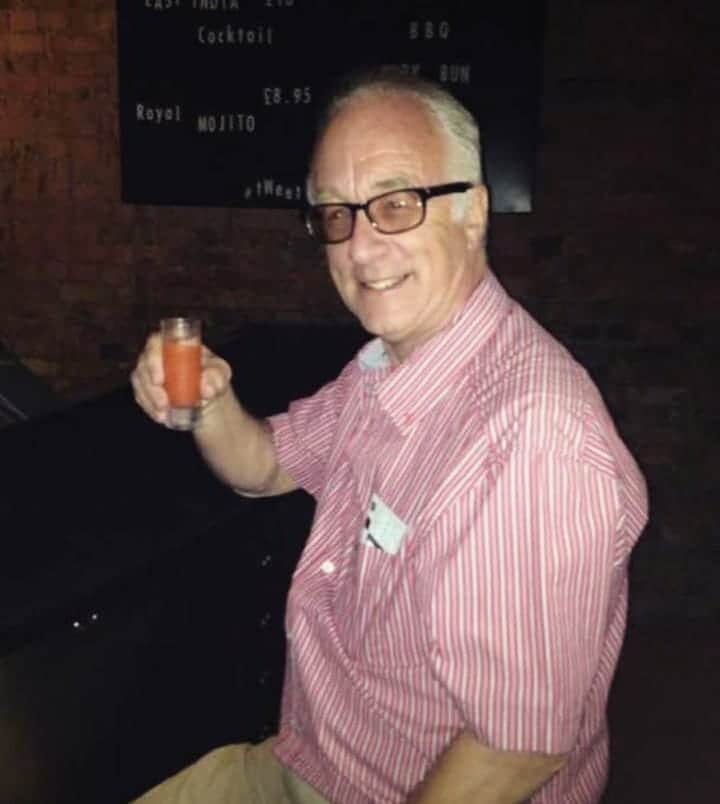 ジョー・ベネットのインスタグラム：「Happy birthday dad 🍻 missing you so much! ❤🌟」