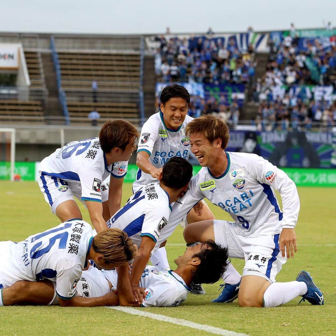 野村直輝のインスタグラム：「毎試合、毎日、目の前の試合、１つ１つ大切に積み上げていきます。 熊谷まで応援に来てくれた皆様、今日徳島の為にパワーを送ってくれた皆様、ありがとうございます！ みんなの勝利、また全員で次の試合に向けてやれる事をやってみんなで闘いましょう😎  #徳島ヴォルティス #一陽来復 #チームの為に #目立たない部分を大切に #LV #アンダーアーマー」