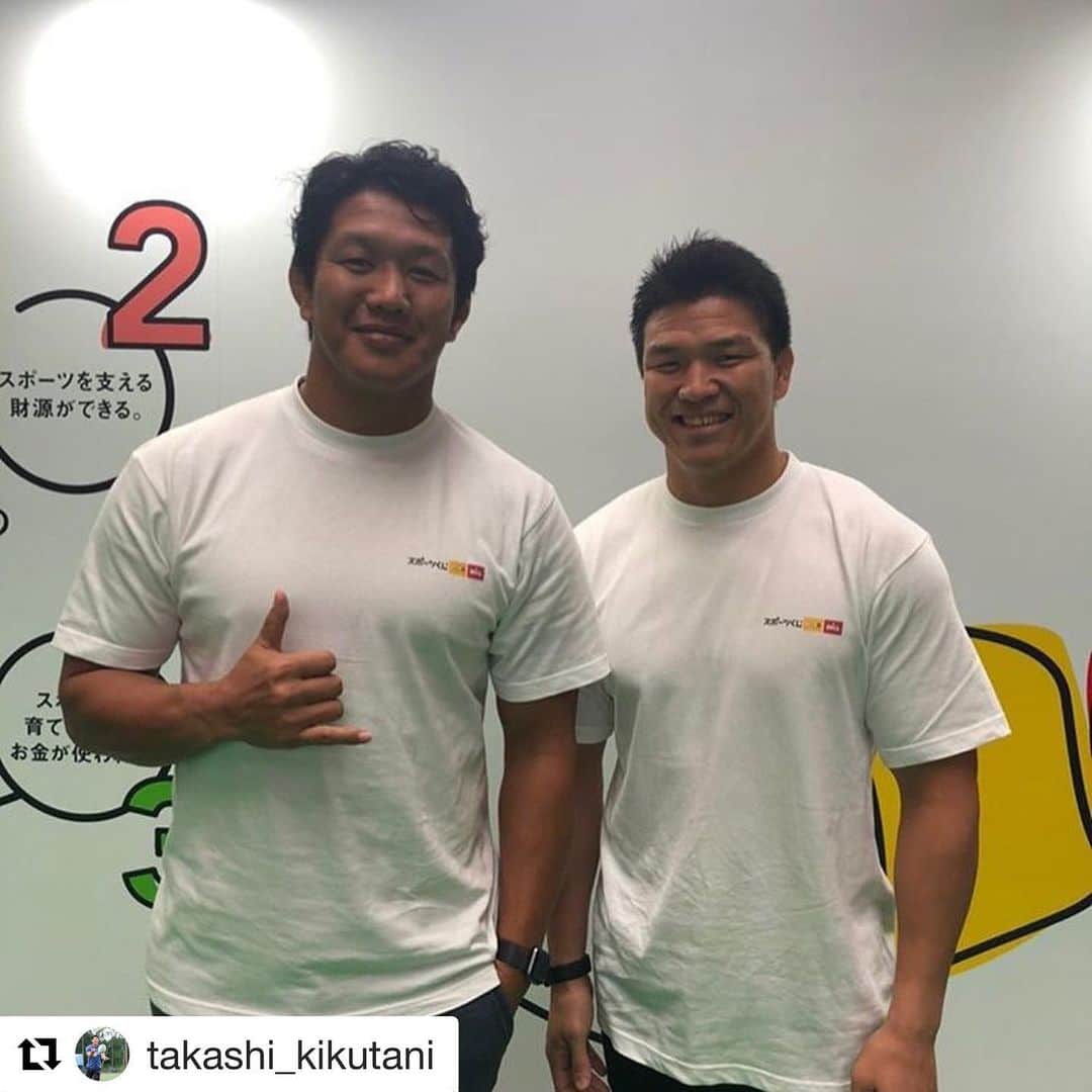 立川理道のインスタグラム：「菊さんと二子玉川駅直結、ライズショッピングセンターでトークイベントでした！  わかりやすくて面白い視点の菊さんの話に1番笑ってしまいました。笑  今日から準々決勝！ まだまだW杯盛り上げましょう！  #Repost @takashi_kikutani with @get_repost ・・・ 【エール is Power】 スポーツくじtoto  ハルと一緒にトークイベント！ 同郷だから？ タイミングバッチリの突っ込みを有難う👍😆 @growing_by_sportskuji」