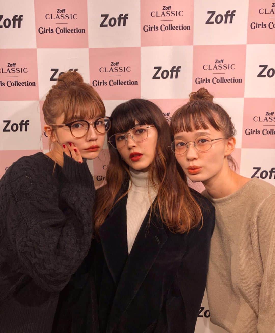 のインスタグラム：「zoffコラボイベントin東京♡ 楽しかったよ。楽しめたかな？ みんながとてもとても可愛いく自分らしく、自分に似合うメガネをつけてくれていた事が本当に嬉しかったです♡ 明日はどきどきの大阪！！！ ルクア梅田で13時30からです。 首なが〜くして待っとるよ☺️👓 よろしくお願いします！ (今日ね、最後に虹が見えたんだ明日も良い日になるね🌈教えてくれてありがとう) @zoff_eyewear  #ゾフガルコレ」