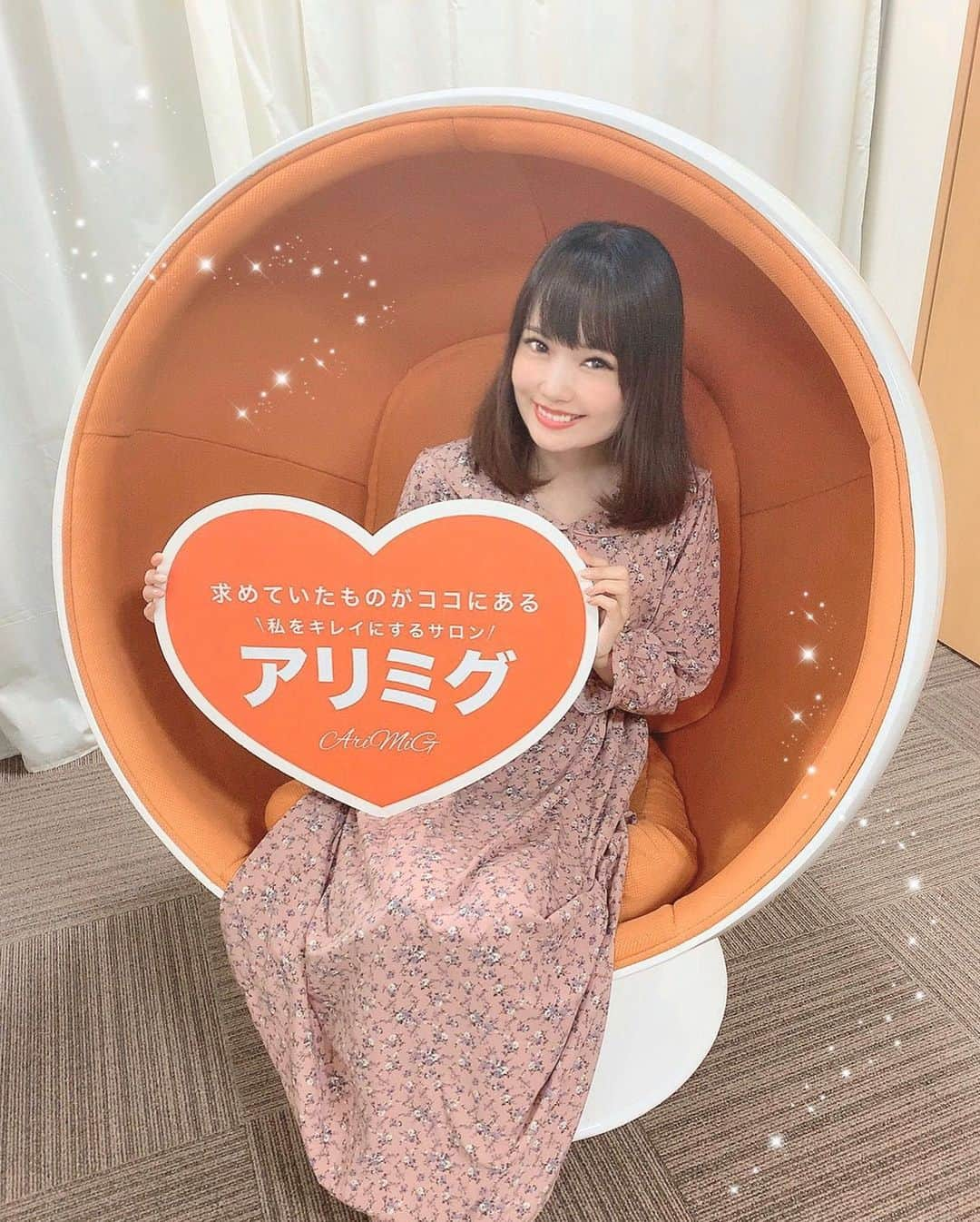 浅井麻里さんのインスタグラム写真 - (浅井麻里Instagram)「💙💙﻿ ﻿ Dハロ🎃不思議の国のアリス💙﻿ ﻿﻿ アリス合わせ(その写真もまた投稿するね)の前に ホワイトニングに行ってきたから、 歯の白さばっちり💕 ﻿ お世話になった、トータルビューティーサロンの﻿ AriMiG(アリミグ) @arimig1001 さんは﻿ テレビ番組でも取り上げられた有名サロン✨﻿ ﻿ 一回(3回照射)で一気にトーンアップ！﻿ 全然痛くないから、うとうと寝ちゃってる間に（笑）﻿ 白くなってて嬉しい❤️😆﻿ 西新宿駅から近くて便利だし、﻿ 定期的に通って白さ安定させたい💕﻿ ﻿ ﻿ 「浅井麻里のインスタ見た♬」で、﻿ 通常3回照射24000円が3回2700円！お得！👏﻿ ﻿ 割引フリーパスを購入すると、﻿ 毎回500円のワンコインで施術できたりするよ✨﻿ ホワイトニングやってみたい！って人﻿ オススメです💓🦷﻿ ﻿ ﻿ #arimig#西新宿五丁目#西新宿#サロン#痩身#ダイエット#セルフホワイトニング#歯#新宿#駅近#脚やせ#セルライト#LEDライト#LEDフェイシャル#西新宿五丁目#痛くないホワイトニング#しみないホワイトニング#美容#美#歯は大事#白い歯」10月19日 20時28分 - mari_asai_625