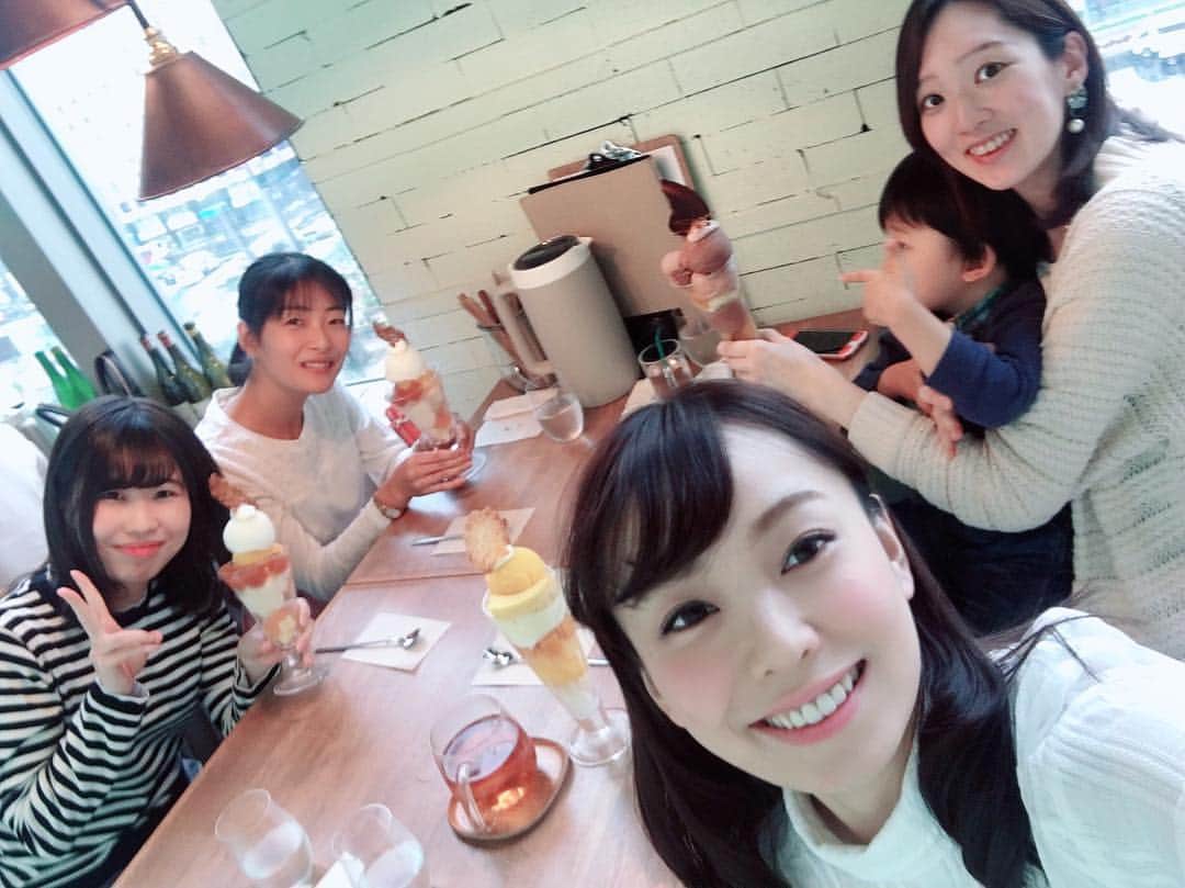 杜このみのインスタグラム：「札幌で、少しの時間だけど 大好きな友達と会えました💓 中学時代、いつも一緒にいたメンバー💓 主婦になっても、ママになっても 変わらず仲良しです💓 ＃札幌 ＃女子会」