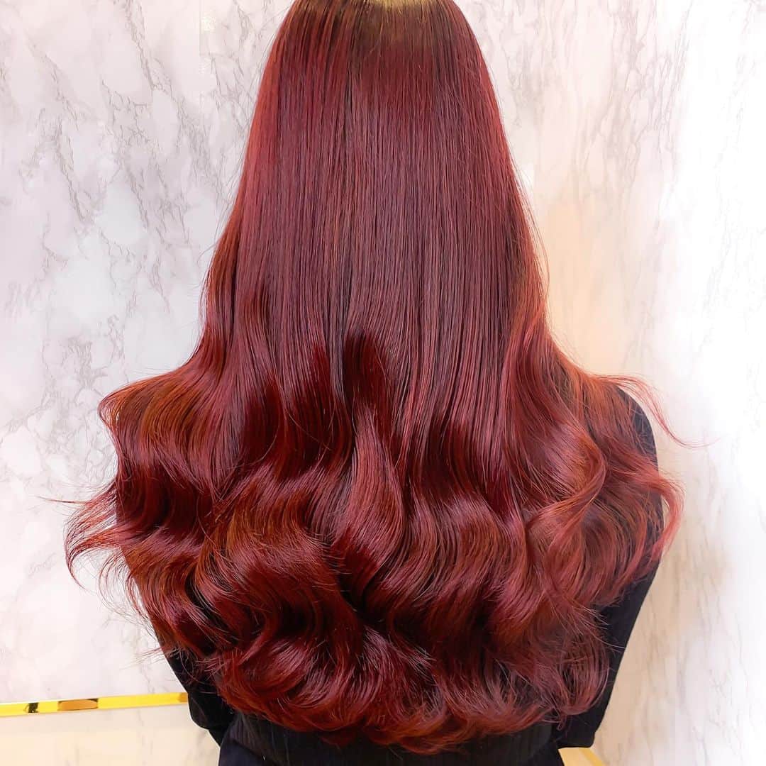 原涼香のインスタグラム：「Korean red 🌹🌹 ライブ前の気合いカラーでした🇰🇷✨ ヨシンモリと合わせてツヤツヤに♡ ㅤㅤㅤㅤㅤㅤㅤㅤㅤㅤㅤㅤㅤ」