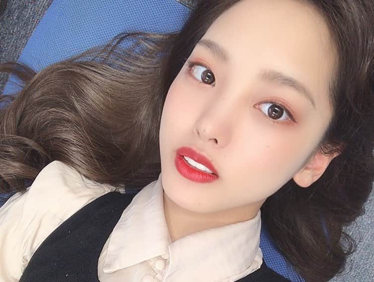 飯窪春菜のインスタグラム：「😐😮😏 ・ ・ 使ってるシャンプー・リンスが髪に合うようでめちゃめちゃ調子が良いのです🇫🇷 ・ ・ ・ #hair  #ツヤい #オデコヒロイ #はるなの毎日  #飯窪ってる」