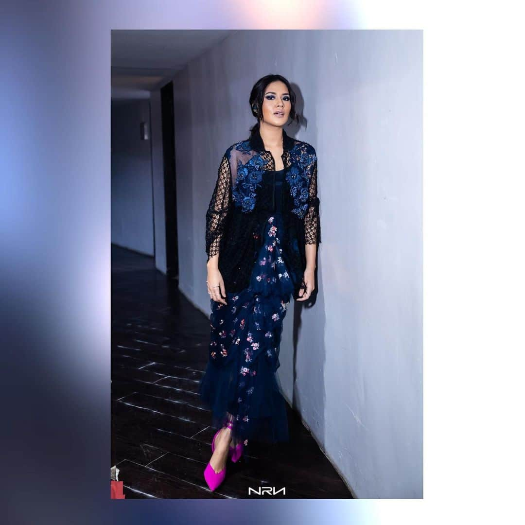 Raisa Andrianaさんのインスタグラム写真 - (Raisa AndrianaInstagram)「Last night’s look; @biyanofficial bomber outer and tulle skirt Jewellery by @tasheen_diart Styled by @astecat Makeup by @bubahalfian Hair by @woko_s Captured by @nareend」10月19日 20時57分 - raisa6690