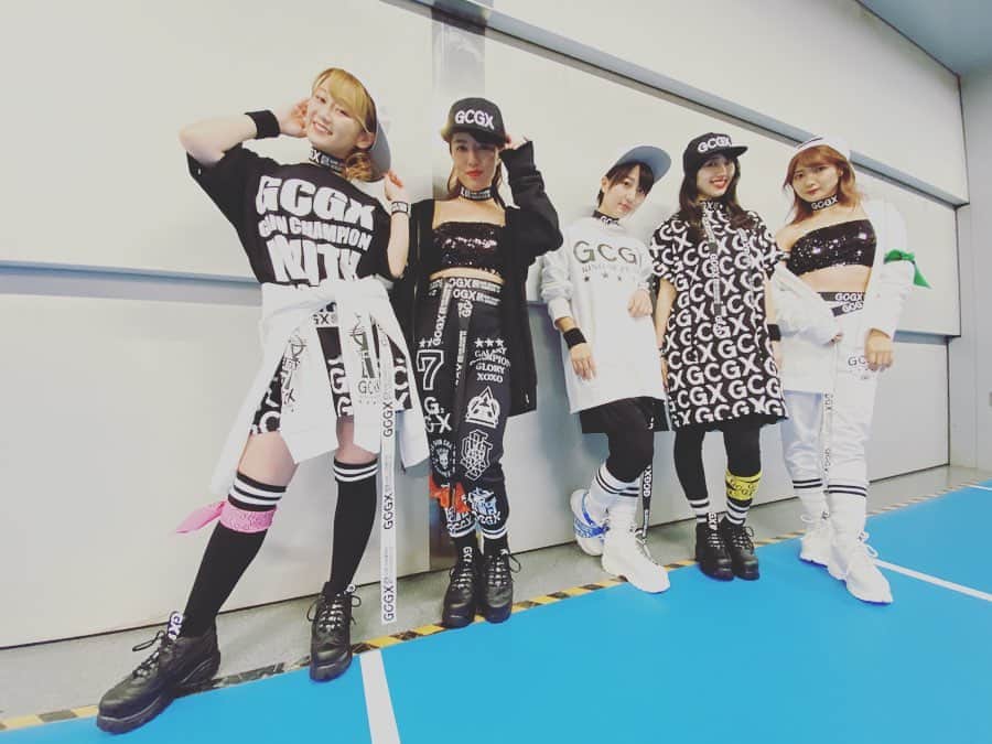 アップアップガールズ (仮)のインスタグラム：「Rakuten Fashion Week TOKYO  GUT’S DYNAMITE CABARETS のステージにてアップアップガールズ(仮)ランウェイデビューさせて戴きました！  #RakutenFashionWeekTOKYO #GCGX #アプガ#uugirl#fashion #ランウェイ#ranway #カジュアル #カジュアルコーデ #アイドル#idol」