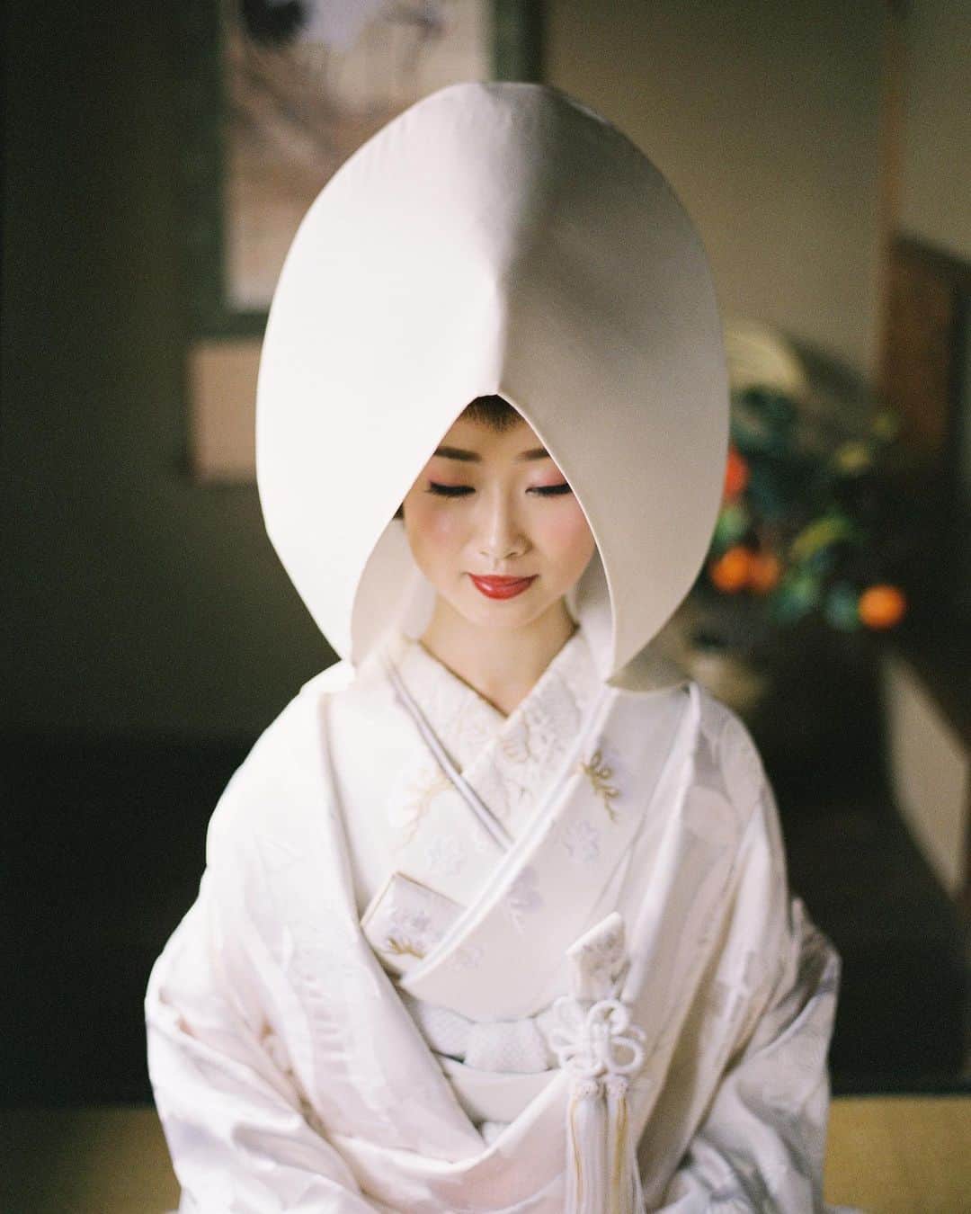 福井千佳さんのインスタグラム写真 - (福井千佳Instagram)「. . 誰よりも、輝ける人に。 . #花嫁衣裳#京都#町家撮影#kimono#japanesedress#はなよめ#白無垢#打掛#綿帽子#和婚をもっと盛り上げたい . . なれますように。 それが一番の、孝行で恩返しだと思ってる。 . . . . @weddingscenesnaoko  @kyoto.kimono.style  @clybymatthew . . #model#fashionmodel#모델#和装モデル#webモデル#関西モデル#partsmodel#作品撮り#フリーランス#freelance#福井千佳#chika_fukui#インフルエンサー#beauty#followme#style#おしゃれさんと繋がりたい#picoftheday#japan#handmadeaccessory」10月19日 21時02分 - chika291