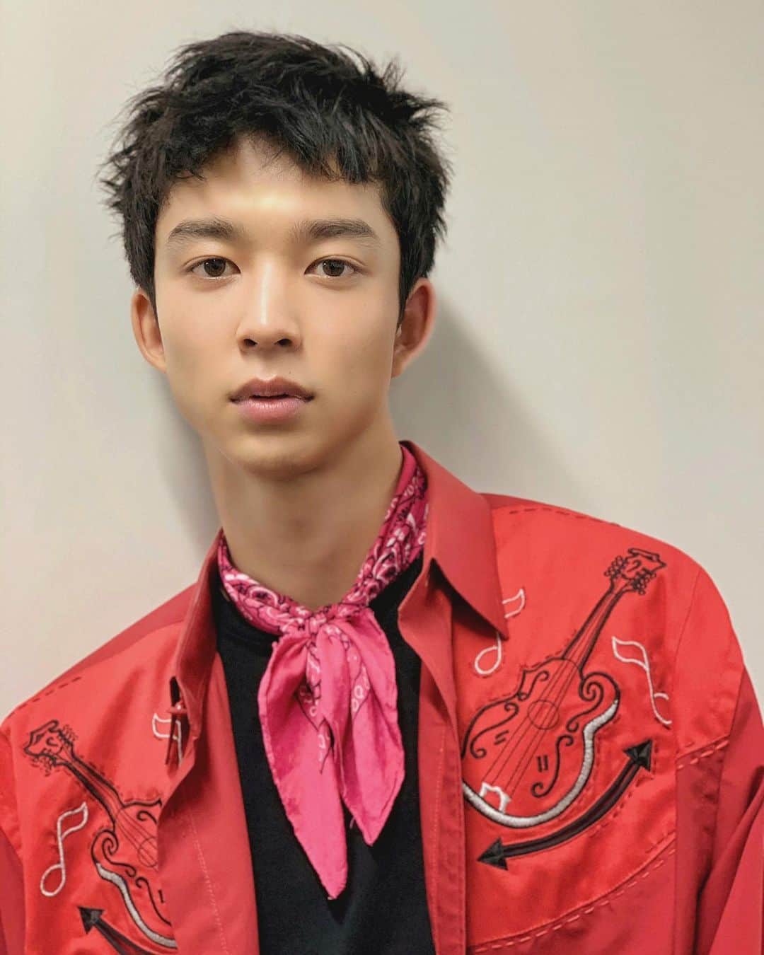 鈴木仁のインスタグラム：「1st写真集「INTRO.」発売イベント 東京と大阪　ありがとうございました！  たくさんの方とお会いし直接声がきけて本当に良かったし嬉しかったです！もっともっとたくさんの方に「INTRO.」が届くといいな」