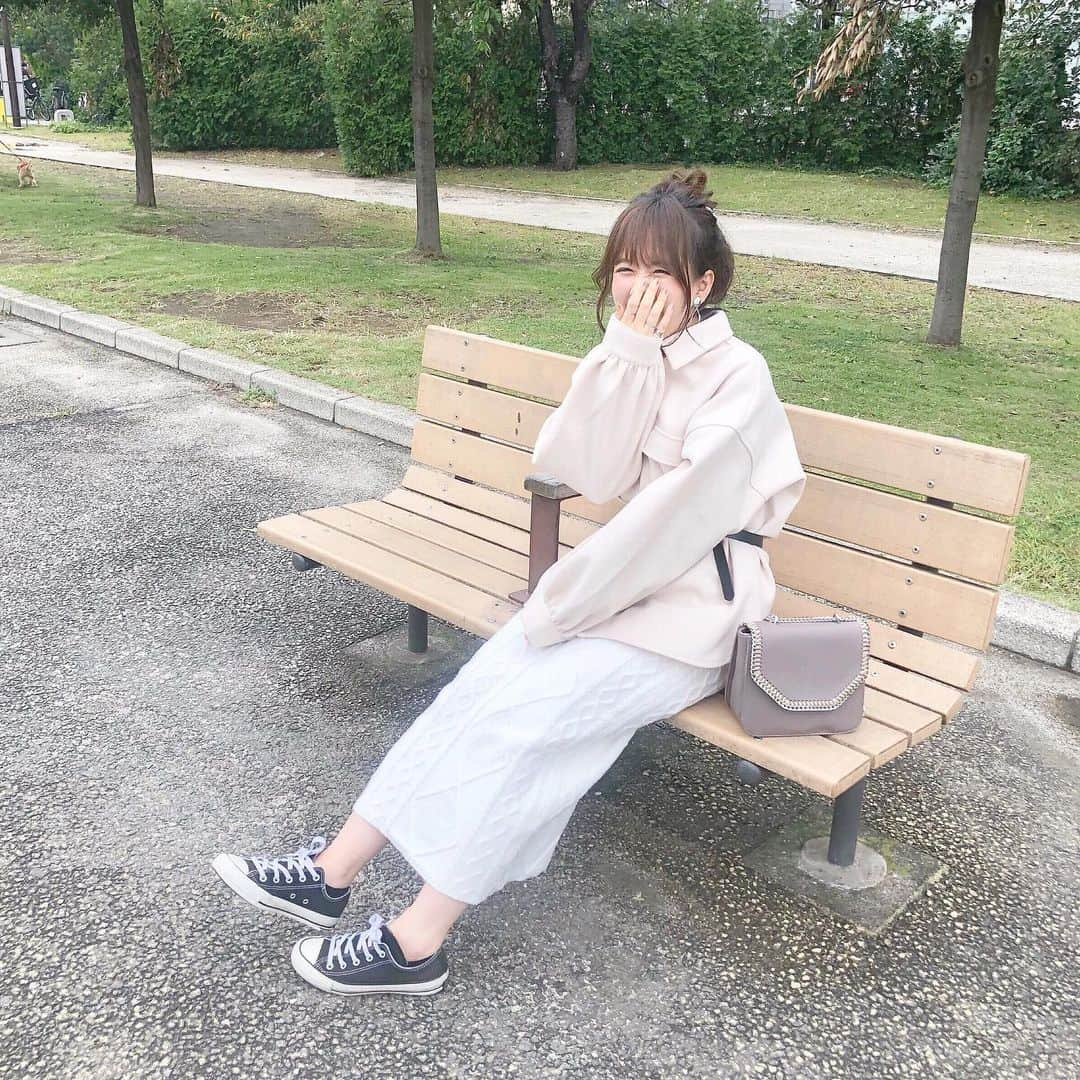 haruさんのインスタグラム写真 - (haruInstagram)「ㅤㅤㅤㅤㅤㅤㅤㅤㅤㅤㅤㅤㅤ ㅤㅤㅤㅤㅤㅤㅤㅤㅤㅤㅤㅤㅤ ㅤㅤㅤㅤㅤㅤㅤㅤㅤㅤㅤㅤㅤ #ootd ㅤㅤㅤㅤㅤㅤㅤㅤㅤㅤㅤㅤㅤ @fifth_store の #ケーブルニットタイトスカート 🧡 丈感がめちゃくちゃベスト！！🥺💘 ㅤㅤㅤㅤㅤㅤㅤㅤㅤㅤㅤㅤㅤ 生地もしっかりしてるから 透け感あまりなかったです🙆🏻‍♀️ ( でも一応ペチコートはきました✨ ) ㅤㅤㅤㅤㅤㅤㅤㅤㅤㅤㅤㅤㅤ ㅤㅤㅤㅤㅤㅤㅤㅤㅤㅤㅤㅤㅤ 🌱タイトスカートのとき 私は骨盤広めなので トップスでごまかします😂💕☜﻿ 🌱いつもはスウェットとかを前だけインしてますが 今回は シャツジャケット をブラウジングして いつもと違う雰囲気に☺✨ ㅤㅤㅤㅤㅤㅤㅤㅤㅤㅤㅤㅤㅤ ㅤㅤㅤㅤㅤㅤㅤㅤㅤㅤㅤㅤㅤ 結婚式の2次会で使ってた #フェイクレザーチェーンショルダーバッグ は 普段もめちゃくちゃ使えますっっっ(  ˊᵕˋ )🧡 ㅤㅤㅤㅤㅤㅤㅤㅤㅤㅤㅤㅤㅤ ㅤㅤㅤㅤㅤㅤㅤㅤㅤㅤㅤㅤㅤ お洋服の詳細はWEARに載せてるので ストーリーから飛んで見てください🙇‍♀️💓 ㅤㅤㅤㅤㅤㅤㅤㅤㅤㅤㅤㅤㅤ ㅤㅤㅤㅤㅤㅤㅤㅤㅤㅤㅤㅤㅤ 4枚目は 健康遊具？ らしいです😂 かほちゃんとストレッチしました( 笑 ) ㅤㅤㅤㅤㅤㅤㅤㅤㅤㅤㅤㅤㅤ いつも見てくださり いいね コメント ありがとうございます😭💕 ㅤㅤㅤㅤㅤㅤㅤㅤㅤㅤㅤㅤㅤ ㅤㅤㅤㅤㅤㅤㅤㅤㅤㅤㅤㅤㅤ  #低身長コーデ #プチプラ #カジュアル #fifth #grl #bag #ショルダーバッグ #ニット #フィフス #fifthtl #スカートコーデ #ブラウジング #おだんごおはる #harucd ㅤㅤㅤㅤㅤㅤㅤㅤㅤㅤㅤㅤㅤ」10月19日 21時09分 - __haru3