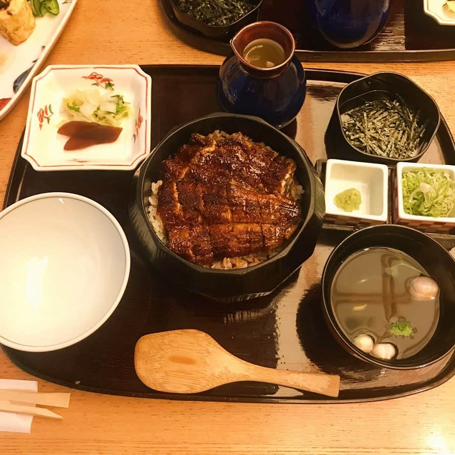 池田真子さんのインスタグラム写真 - (池田真子Instagram)「名古屋に行くと食べたくなるひつまぶし！！ ． ． ． 白ごはんってあまり普段進んで食べないけど、味のついたご飯になると好きなのかめちゃくちゃ食べる！！笑 ． ． ． 3段階で楽しめるのも良いよね＊° ． ． ． う巻きも美味しかった！！ ． ． ． ． ． 名古屋に行くとひつまぶしと手羽先はほぼ毎回食べてる気がする♪♪ ． ． ． ． ． ． 名古屋で美味しいお店あったら教えてください！！ ． ． #名古屋 #ひつまぶし #名古屋グルメ #名古屋めし #instagood #love #nagoya #hitsumabushi #instafood #food #foodstagram #instalike #instalove #photooftheday #picoftheday #좋아요환영 #먹스타그램 #맛스타그램 #맛집」10月19日 21時19分 - mako_ikeda