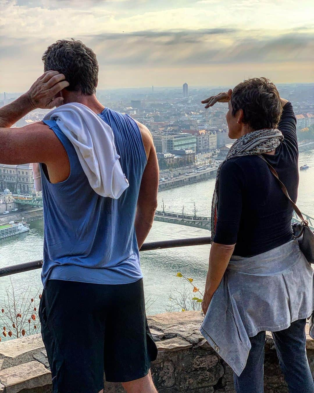 ルーク・エヴァンズさんのインスタグラム写真 - (ルーク・エヴァンズInstagram)「Umm yeah, that’s the pest side, I think.... duh!! My final visitor to Budapest. I would be a tour guide in another life, I’m quite sure of it.」10月19日 22時02分 - thereallukeevans