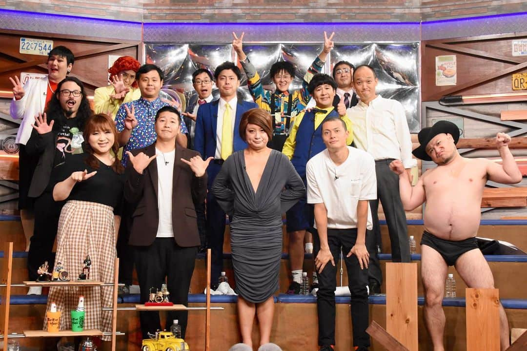 日本テレビ「ウチのガヤがすみません！」さんのインスタグラム写真 - (日本テレビ「ウチのガヤがすみません！」Instagram)「👆好きな人を見つけたらコメント欄に❤️を残してね😘（名指し歓迎‼️絵文字のみも歓迎🙌） 次回のゲストは#佐藤勝利 さん＆#髙橋海人 さん🌈 キラキラ#ジャニーズ のイメージ崩壊させちゃう🤪⁉️ ラインナップはこちら⬇︎⬇︎ . ▶︎佐藤勝利さんがアクロバティックなケチャップかけに挑戦💪✨ ↑チョコプラ さんのYouTube動画企画です🤗 ⏯他にも芸人さんの人気動画を紹介します⏮ . ▶︎リアクション力を鍛えろ‼️ガヤ芸人考案の罰ゲームに佐藤さん＆髙橋さんが挑戦☠️🌊 芸人のイタズラ心満載の罰ゲームに…😵😱😟❓ . ▶︎東京2020に向けて東京をキレイな街に🚮🧹✨ #ウチガヤ が誇る“工業ガヤ芸人”たちが 『オモシロゴミ箱』を作ってきましたー🗑💪‼️ 実は将来の夢は●●だったという佐藤勝利さんもワクワクする作品が登場🤩💕 . 【10/22(火)23:59〜】お楽しみにー🚀💫 . 【芸人名】各列左→右 #りんごちゃん #チョコレートプラネット  #バッドナイス常田 #ハリウッドザコシショウ #カゲヤマ #ラフレクラン #みなみかわ #Mrシャチホコ #アイデンティティ #ポポロクランク . #モンスターエンジン西森 #フワちゃん  #コロコロチキチキペッパーズ #相席スタート #市川こいくち  #パーパー #なすなかにし #ハリウリサ #ビスケッティ #ジャッキーちゃん .  #ウチのガヤがすみません #ガヤ芸人オフショット #芸人 #ブラック校則 @bla_kou2019 #kingandprince」10月19日 22時00分 - uchino_gaya