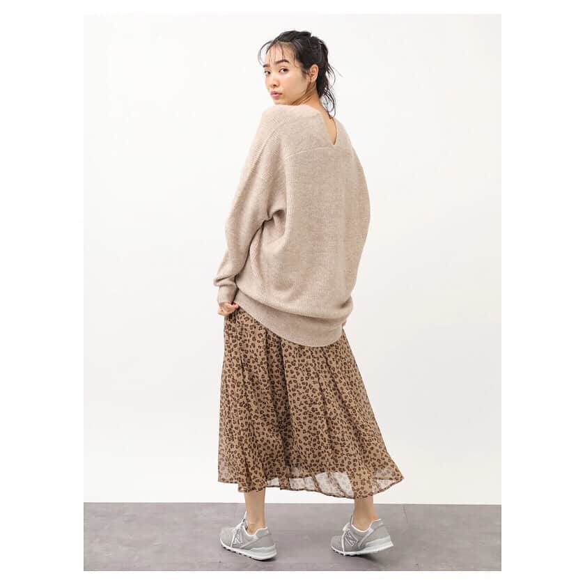 権藤朱実さんのインスタグラム写真 - (権藤朱実Instagram)「. My work. 『earth music&ecology』 →https://stripe-club.com/earth1999/ #brand #earthmusicandecology #stripeclub #アースミュージックアンドエコロジー #ストライプクラブ →@earth__1999 @stripe_club 可愛い可愛いお花をサプライズしてもらった日の撮影🎂💐 嬉しかったなぁ〜♡♡♡ #Japan #Tokyo #work #shooting #photo #fashion #coordinate #style #girl #ladies #woman #thankyou #akework #akeearth #ファッション #スタイリング #コーディネート #model #satorujapan #akemigondo #モデル #サトルジャパン #権藤朱実 →@satorujapan_official @akemigondo ☑︎プロフィールのリンクにて、blog更新中☺︎ My blog『ake photo』 →http://ameblo.jp/akemi-gondo/」10月19日 22時12分 - akemigondo