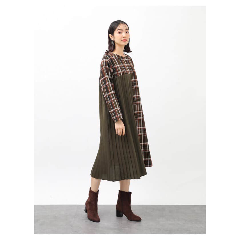のインスタグラム：「. My work. 『earth music&ecology』 →https://stripe-club.com/earth1999/ #brand #earthmusicandecology #stripeclub #アースミュージックアンドエコロジー #ストライプクラブ →@earth__1999 @stripe_club 可愛い可愛いお花をサプライズしてもらった日の撮影🎂💐 嬉しかったなぁ〜♡♡♡ #Japan #Tokyo #work #shooting #photo #fashion #coordinate #style #girl #ladies #woman #thankyou #akework #akeearth #ファッション #スタイリング #コーディネート #model #satorujapan #akemigondo #モデル #サトルジャパン #権藤朱実 →@satorujapan_official @akemigondo ☑︎プロフィールのリンクにて、blog更新中☺︎ My blog『ake photo』 →http://ameblo.jp/akemi-gondo/」