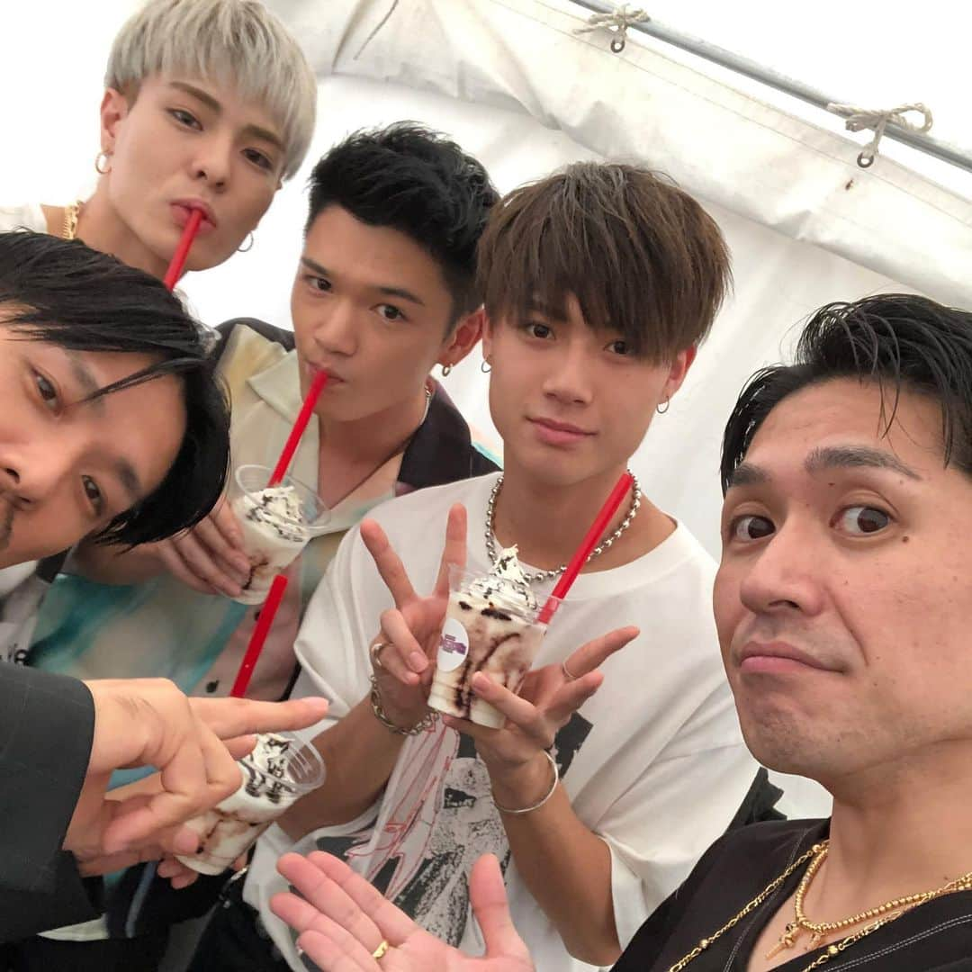 KEISEIさんのインスタグラム写真 - (KEISEIInstagram)「TKUの日2019！！！！﻿ ﻿ 熊本の皆さん！﻿ ﻿ そして来てくださった皆さん！﻿ ﻿ ねっさん！﻿ @exile_nesmith_official ﻿ まきさん！﻿ @exile_makidai_pkcz ﻿ ありがとうございました😊﻿ ﻿ せーのカンパイちゃーん！！！！ 全員入れるの難しいー！！ 次は長崎！  是非お待ちしてます！  では！！」10月19日 22時27分 - deep_keisei