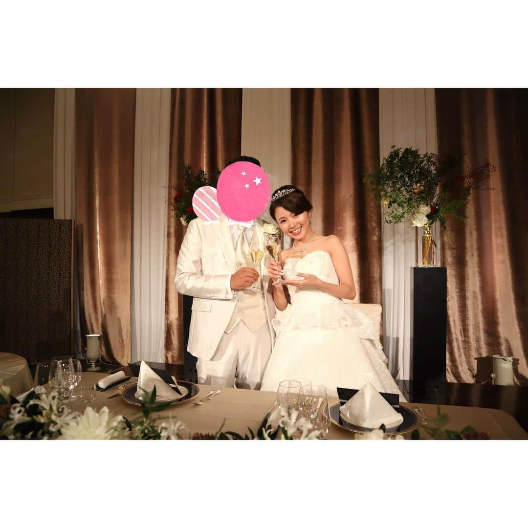 三宅るなさんのインスタグラム写真 - (三宅るなInstagram)「無事結婚式を終えることが出来ました🥳  お越しいただいた方々、日々お世話になっている方、私たちに関わってくださる方に改めて大切さ、有り難さを実感する一日でした🙇🏼‍♀️ こんな私ですが、これからもよろしくお願い致します🙏🏼 すごく幸せな一日で、数時間がすごく短く感じました😭❤️ #ウェディング #ウェディングドレス #ウェディングヘア #ウェディングフォト #wedding #カクテルドレス #カクテルドレス髪型」10月19日 22時27分 - runa_1818