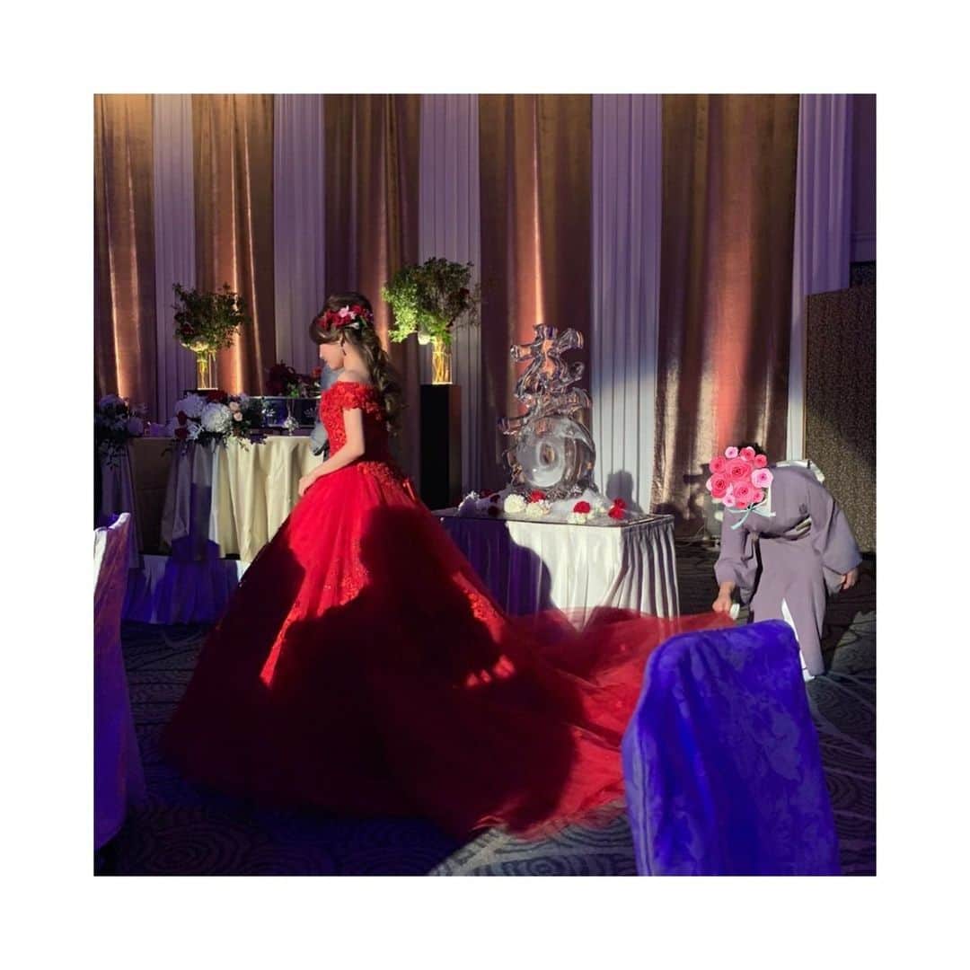 三宅るなのインスタグラム：「無事結婚式を終えることが出来ました🥳  お越しいただいた方々、日々お世話になっている方、私たちに関わってくださる方に改めて大切さ、有り難さを実感する一日でした🙇🏼‍♀️ こんな私ですが、これからもよろしくお願い致します🙏🏼 すごく幸せな一日で、数時間がすごく短く感じました😭❤️ #ウェディング #ウェディングドレス #ウェディングヘア #ウェディングフォト #wedding #カクテルドレス #カクテルドレス髪型」
