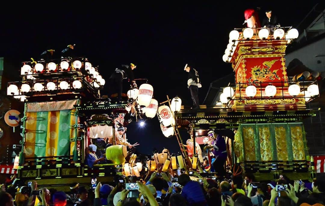 川越氷川神社さんのインスタグラム写真 - (川越氷川神社Instagram)「川越氷川祭（川越まつり）最大のみどころ「曳っかわせ（ひっかわせ)」。向かい合う山車が、囃子（笛、太鼓、鉦、踊り）で競演し、まつり人たちは提灯を高々と振り上げ、歓声を上げる。﻿ ﻿ #川越氷川祭﻿ #川越まつり﻿ #川越氷川神社﻿ #山車﻿ #ひっかわせ  #川越  #小江戸川越  #kawagoe  #kawagoematsuri」10月19日 22時32分 - kawagoe_hikawa