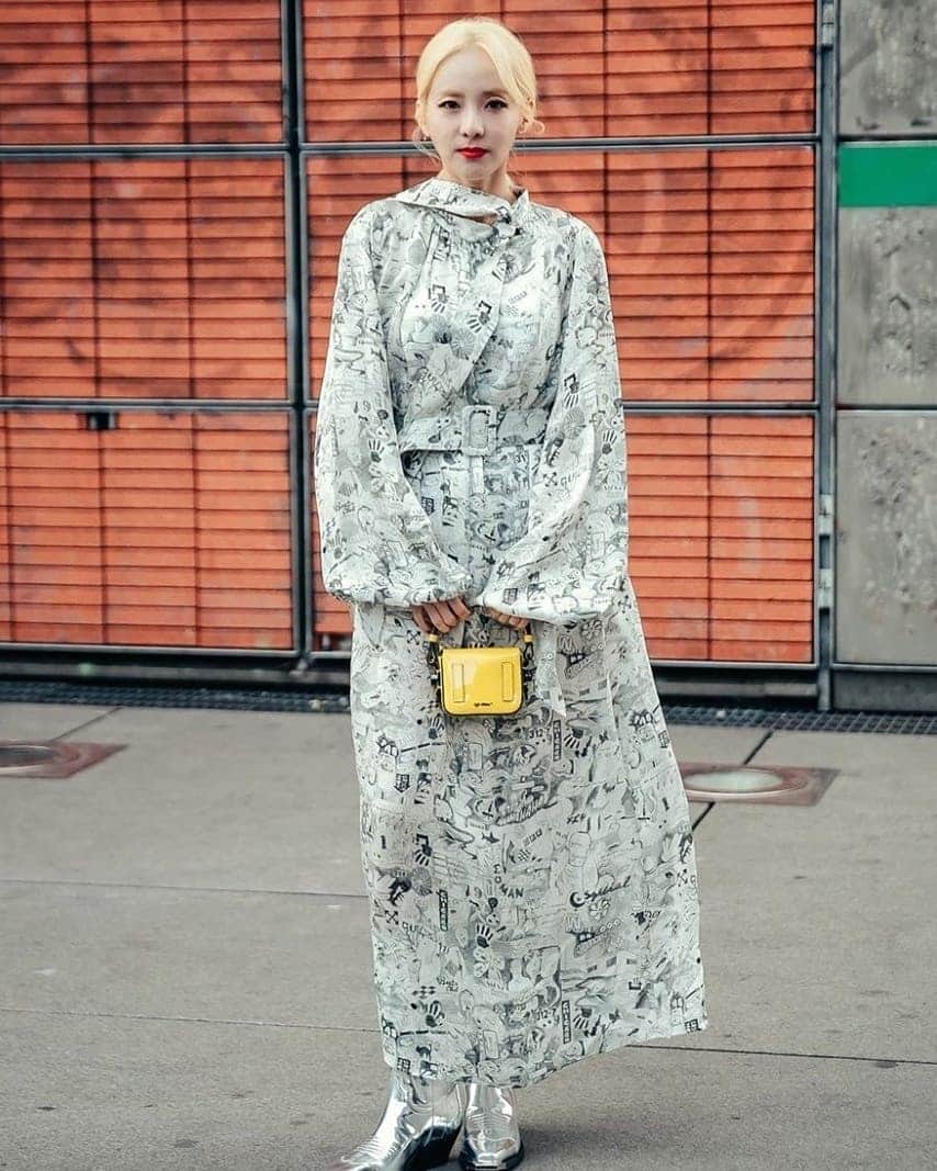 OFF-WHITE C/O VIRGIL ABLOHさんのインスタグラム写真 - (OFF-WHITE C/O VIRGIL ABLOHInstagram)「@daraxxi in Off-White™ total look before the ss20 women's runway show titled "Meteor shower" in paris via @jaylim1」10月19日 23時01分 - off____white