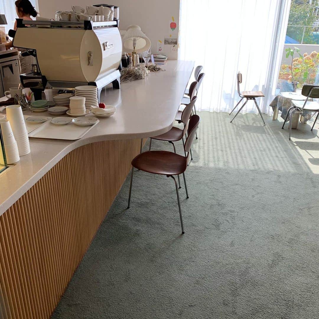 CONFIDENCE akinaさんのインスタグラム写真 - (CONFIDENCE akinaInstagram)「・ 2019.10.19 @avec.el  社員旅行で行ったcafeの2号店なんだって♡ 可愛かった☺️♡ 店員さんもお店に合った柔らかい雰囲気で おしゃ可愛やったぁ☺️♡♡♡ ・ ・ #韓国 #韓国カフェ #韓国カフェ巡り #カフェ #カフェ巡り #カフェ部 #cafe #cafestagram #korea #koreanfashion #ケーキ #コーヒー #コーヒー大好き #コーヒーのある暮らし #コーヒー好き #カフェラテ #シンプルな暮らし #シンプル #カフェスタグラム #カフェ活」10月19日 23時11分 - aaakn1208