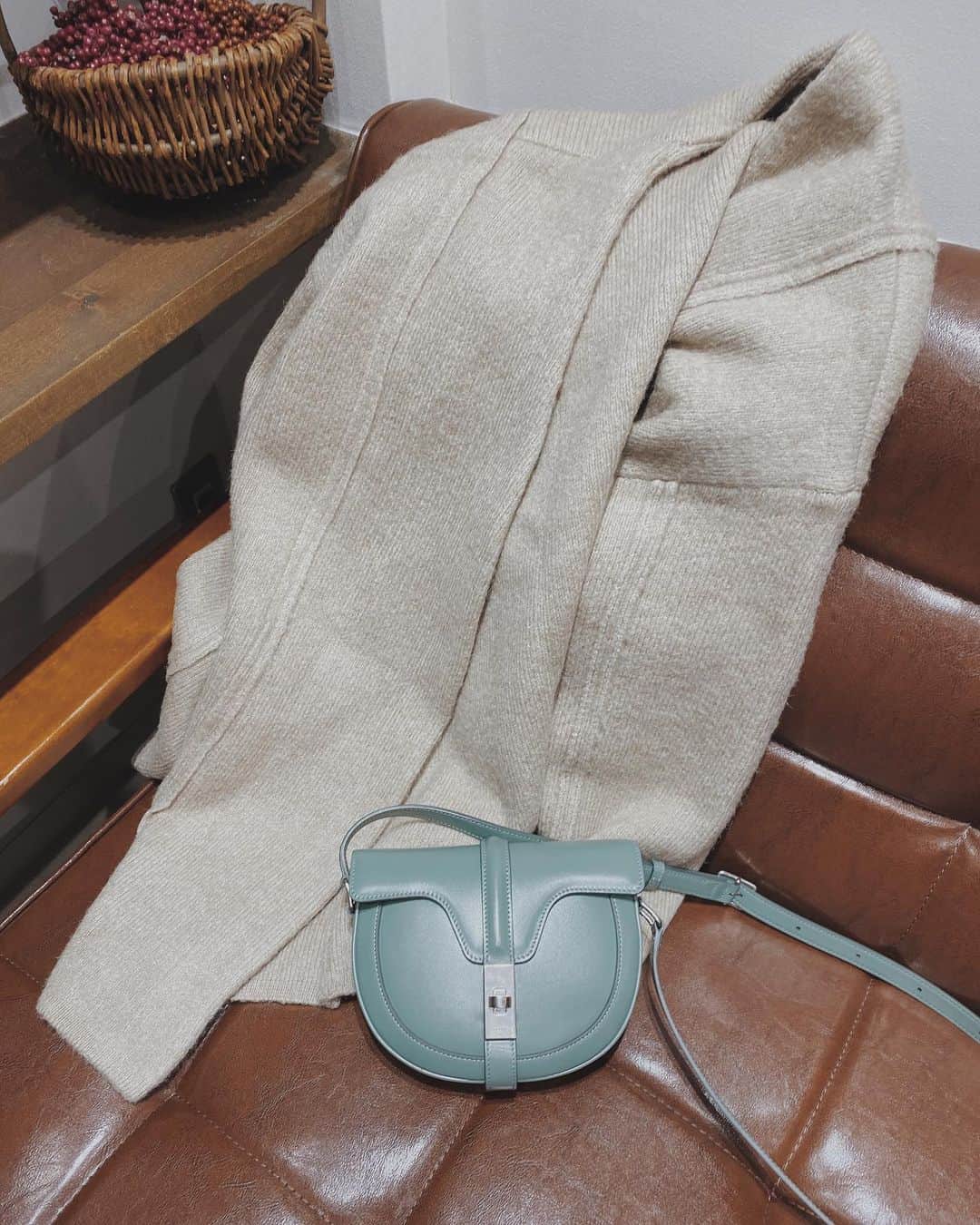 目見田早弥子さんのインスタグラム写真 - (目見田早弥子Instagram)「| 🧶 急に寒くなったので 厚手のカーディガンをおろしました👏🏻 @selectmoca #selectmoca」10月19日 23時16分 - sayako_memida