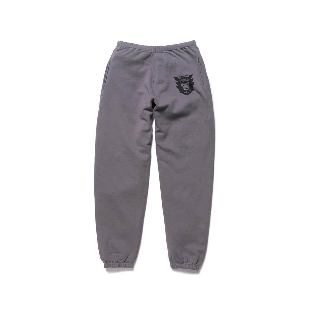 HUMAN MADEさんのインスタグラム写真 - (HUMAN MADEInstagram)「"SWEAT PANTS" now available in store and online. www.humanmade.jp  裏毛のスウェットパンツです。細身のシルエットやヒップにプリントされたグラフィックロゴが特徴です。セットアップでコーディネイトできる共地のクルーネックスウェットシャツも展開しています。 Fleece cotton sweatpants available in two colors with print logo. Can be matched with our stand collar sweatshirt.」10月19日 23時18分 - humanmade