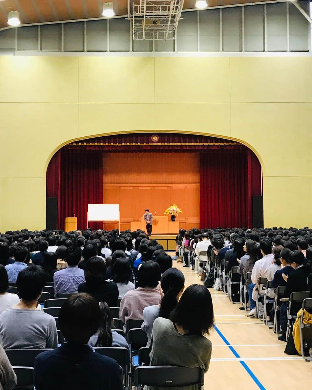 尾木直樹さんのインスタグラム写真 - (尾木直樹Instagram)「午前と午後の二回も講演！！ブローチも衣装も変えましたし (^｡^) - #尾木ママ#今日は一日  二回も#講演会#ブローチ#替えたよ ！#世田谷 成城#与野 #淑徳#とてもハード#でも  楽しかったです#９００人ずつ」10月19日 23時26分 - oginaoki_ogimama