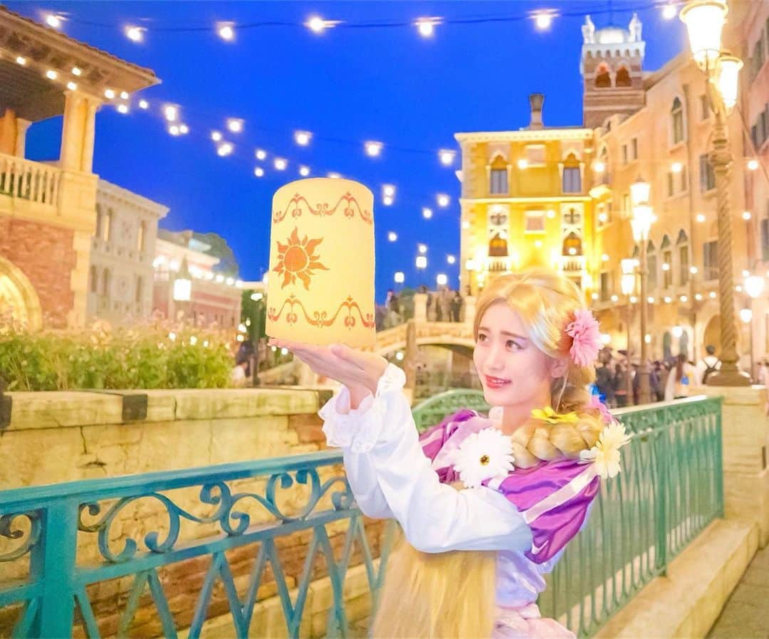 Kanaさんのインスタグラム写真 - (KanaInstagram)「ㅤ ㅤ Rapunzel 👸🏼💜☀️ ㅤㅤㅤ ㅤ ㅤ ㅤ 本当は今年ラプやる予定なかったんだけど、 ウィッグ貸すからラプやりなよ ♡ ってあやかが言ってくれて実現できました😭💖 ㅤ しかもこのウィッグ まだ自分で使ってないのに 貸してくれたんだよ😢 こんなに優しい人いる？😢💘 ㅤ 大天使様だよ 本当にありがとうあやか😭💖💖💖 ㅤ ㅤ ㅤ ㅤ ㅤ ㅤ ㅤ #kana_disney #kana_halloween ㅤ ㅤ ㅤ #東京ディズニーシー #東京ディズニーリゾート #パラッツォカナル #ディズニーハロウィーン #ディズニーハロウィン #dハロ #dハロ仮装 #ディズニー仮装 #ディズニープリンセス #パンセルコ #塔の上のラプンツェル #ラプンツェル #penseeruco #tokyodisneysea #tds #tokyodisneyresort #tdr #disneyhalloween #disneyhalloween2019 #rapunzel #tangled #disneyprincess」10月19日 23時27分 - kalnnas2