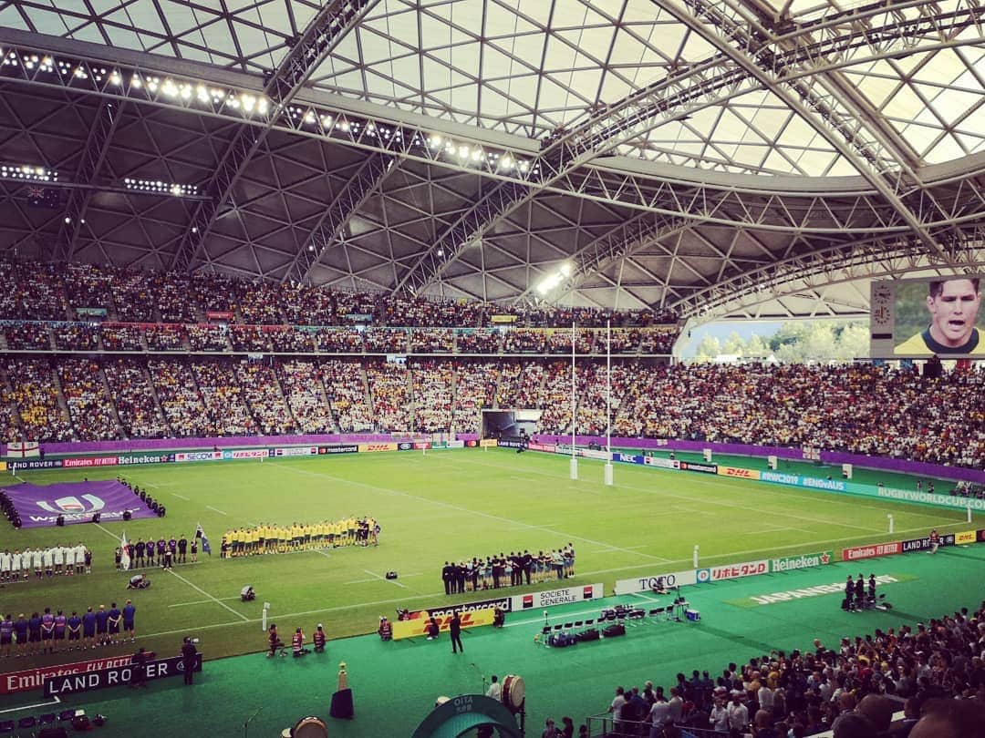 真壁伸弥さんのインスタグラム写真 - (真壁伸弥Instagram)「素晴らしい環境と世界のレジェンドと、ラグビーについてトークショーさせていただきました。 楽しい時間をありがとうございます。 ドュストワールさん マットギタウさん マットドーソンさん  #Australia #England #noside #ソシエテ #ENGvAUS  #societegenerale  #RugbyWorldCup  #Rugby  #rwc2019  #ラグビー  #ラグビー日本代表」10月19日 23時33分 - makaberian5
