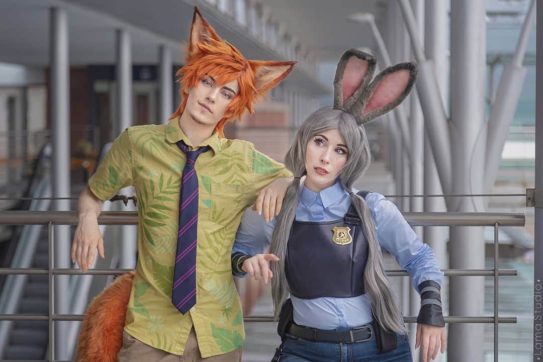 Geheさんのインスタグラム写真 - (GeheInstagram)「it's called a hustle, sweetheart 🧡 I'm in love with this pic @lama.studio  took of our Zootopia cosplays!!! It was super fun wearing Nick, I'll definitely take him to more cons 🦊 🐰: @pnkvirus 📷: @lama.studio  #zootopia #NickWilde #JudyHops #cosplay」10月19日 23時35分 - geheichou