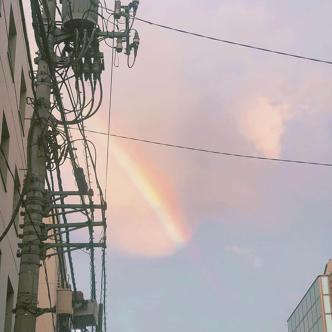 柴田あやなさんのインスタグラム写真 - (柴田あやなInstagram)「今日の夕方こんなにハッキリ虹が🌈 みんなにおすそわけ〜 同じ時間にこれ見てた人いるかな！」10月19日 23時37分 - shibaobasan