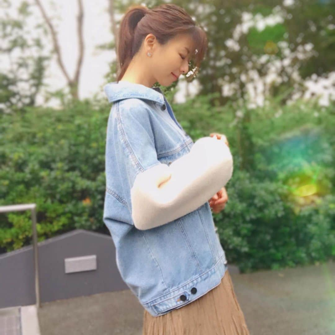 えれなさんのインスタグラム写真 - (えれなInstagram)「袖がモコモコ💘💘✨✨ 久しぶりに一目惚れです🥰  #fashion #denim  #denimjacket  @diagramofficial  #skirt @ungrid_official  #えれな」10月19日 23時47分 - elena1982312