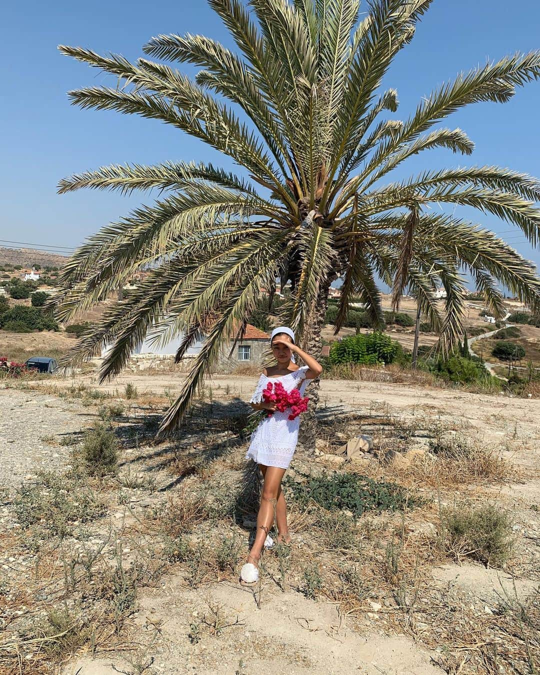 Laraさんのインスタグラム写真 - (LaraInstagram)「Cyprus, the island of endless turquoise waters, olives, flowers, and happy memories!! Thank you!!! 🕊 🌺 🌊 😚 . . .  地中海に浮かぶ オリーブと お花の小さな国 キプロス共和国🇨🇾 たくさんの思い出を ありがとう🌺 #larasummerholiday」10月19日 23時48分 - fa_la_lara