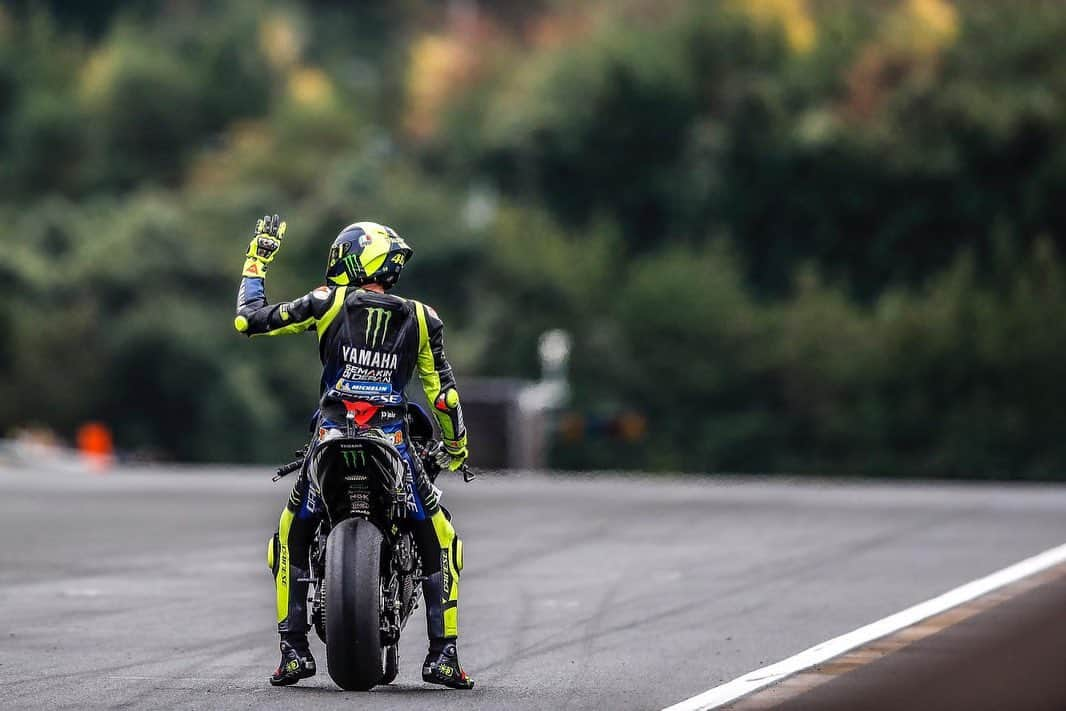 バレンティーノ・ロッシさんのインスタグラム写真 - (バレンティーノ・ロッシInstagram)「Twin Ring Circuit Motegi,Japan  Saturday,official practice 📸 @gigisoldano @jesusrobledo」10月19日 23時55分 - valeyellow46