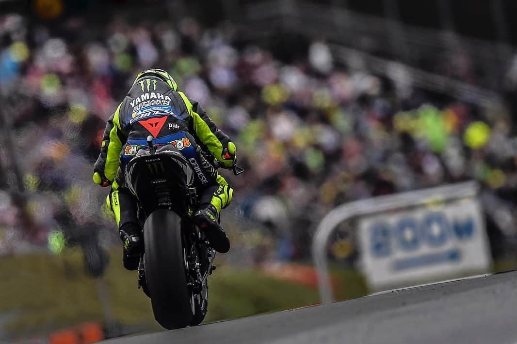 バレンティーノ・ロッシさんのインスタグラム写真 - (バレンティーノ・ロッシInstagram)「Twin Ring Circuit Motegi,Japan  Saturday,official practice 📸 @gigisoldano @jesusrobledo」10月19日 23時55分 - valeyellow46